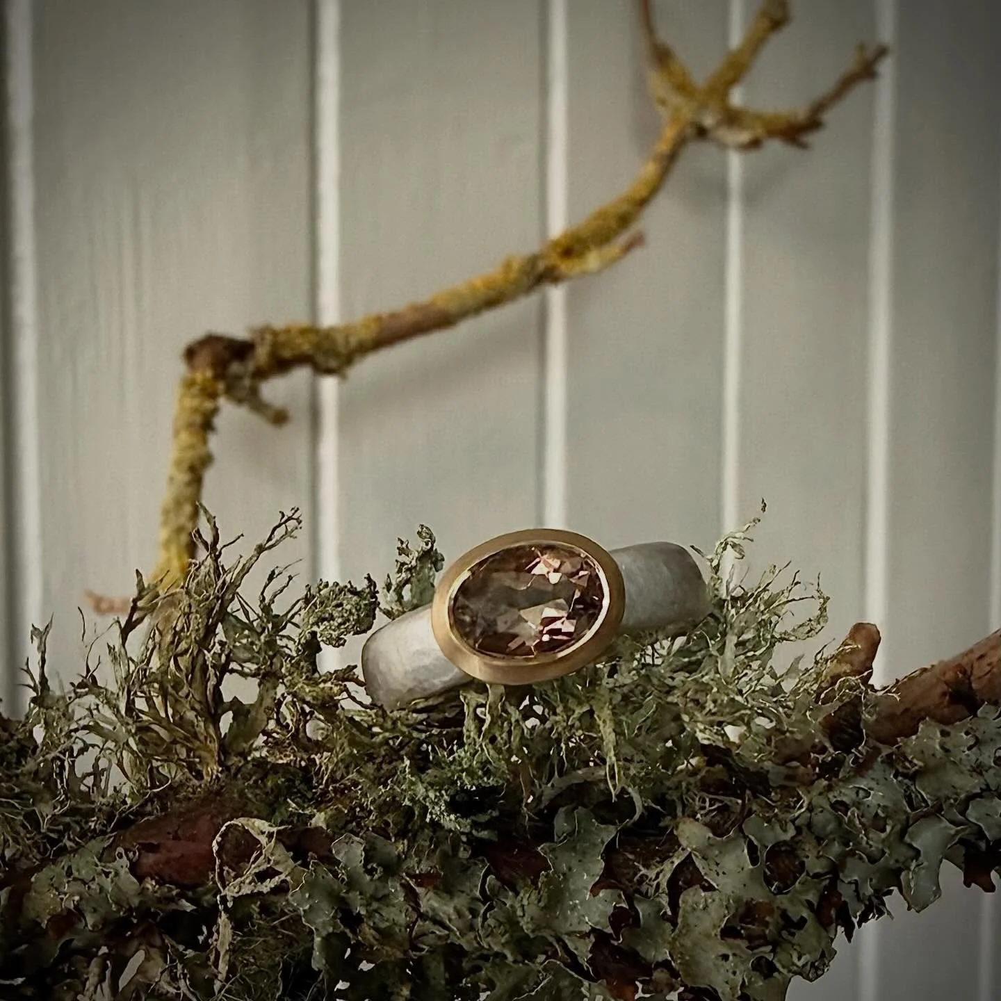 Our doors are OPEN ✨
Friday 12th and Saturday 13th 10am - 5pm
113 -115 High Street, Burntisland 
With @gracegirvanjewellery 
#handmadejewellery #shoplocal #meetthemaker #contemporaryjewellery #silverandgoldjewellery