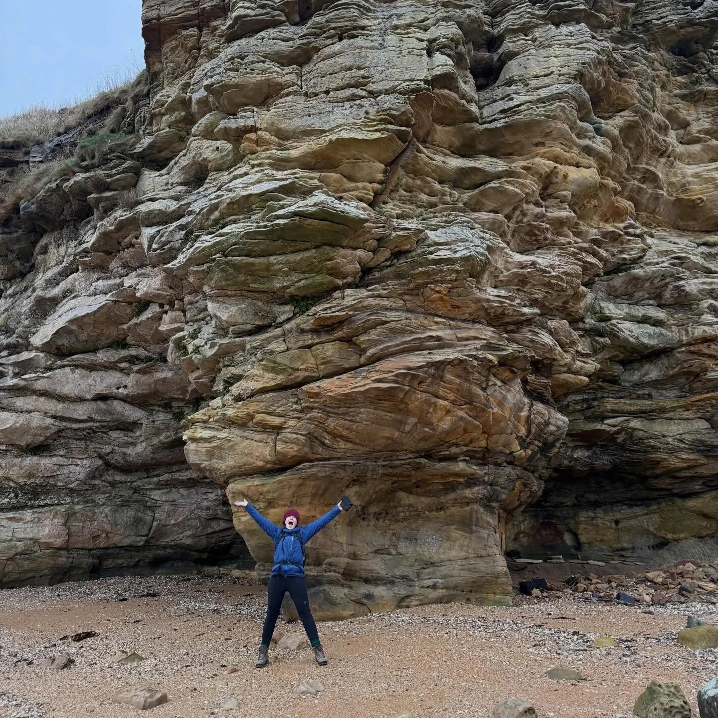 Hello.
January - a wild weather month in the east of Scotland, which I love. Lots of walking! A stormy day on the @fifecoastalpath with great pals walking from Boarhills to Crail. Lots of amazing rock formations to inspire new jewellery designs. I&rs