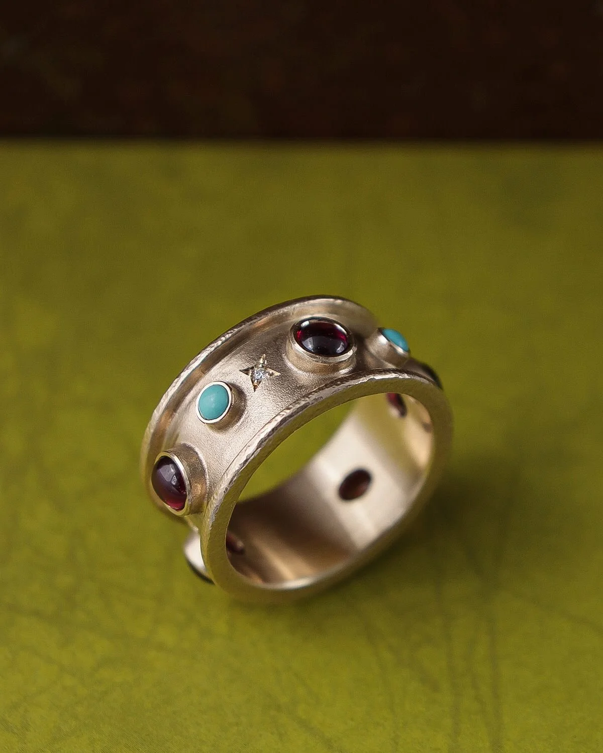 I&rsquo;m delighted to share this epic ring. It&rsquo;s big and it&rsquo;s colourful and it&rsquo;s majestic. I love a challenge and this one was a fabulous project. Huge thanks to Anna for asking me to make it for her. 
12mm width, gold, amethysts, 