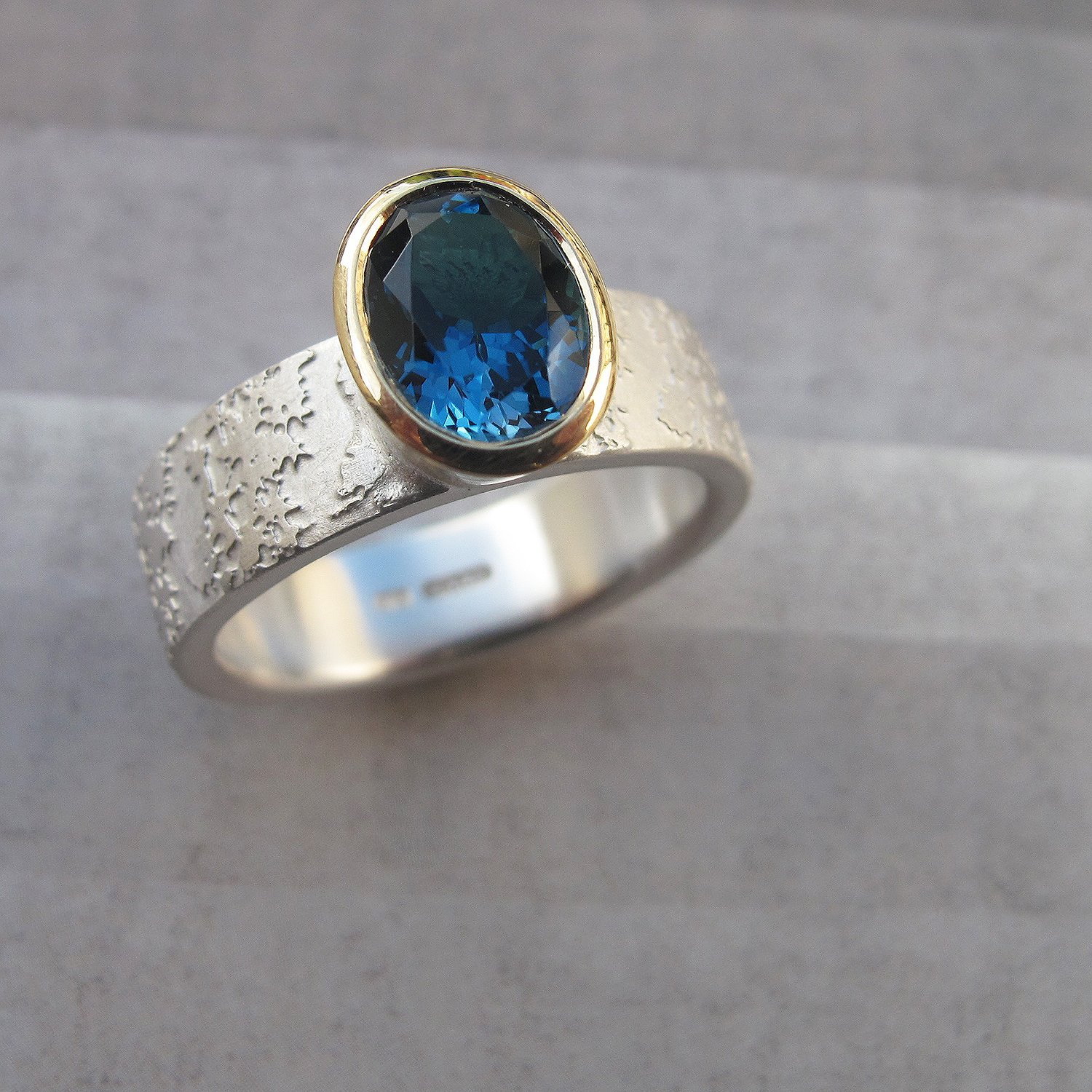 Purchase the High-Quality Men's Sapphire Rings | GLAMIRA.com