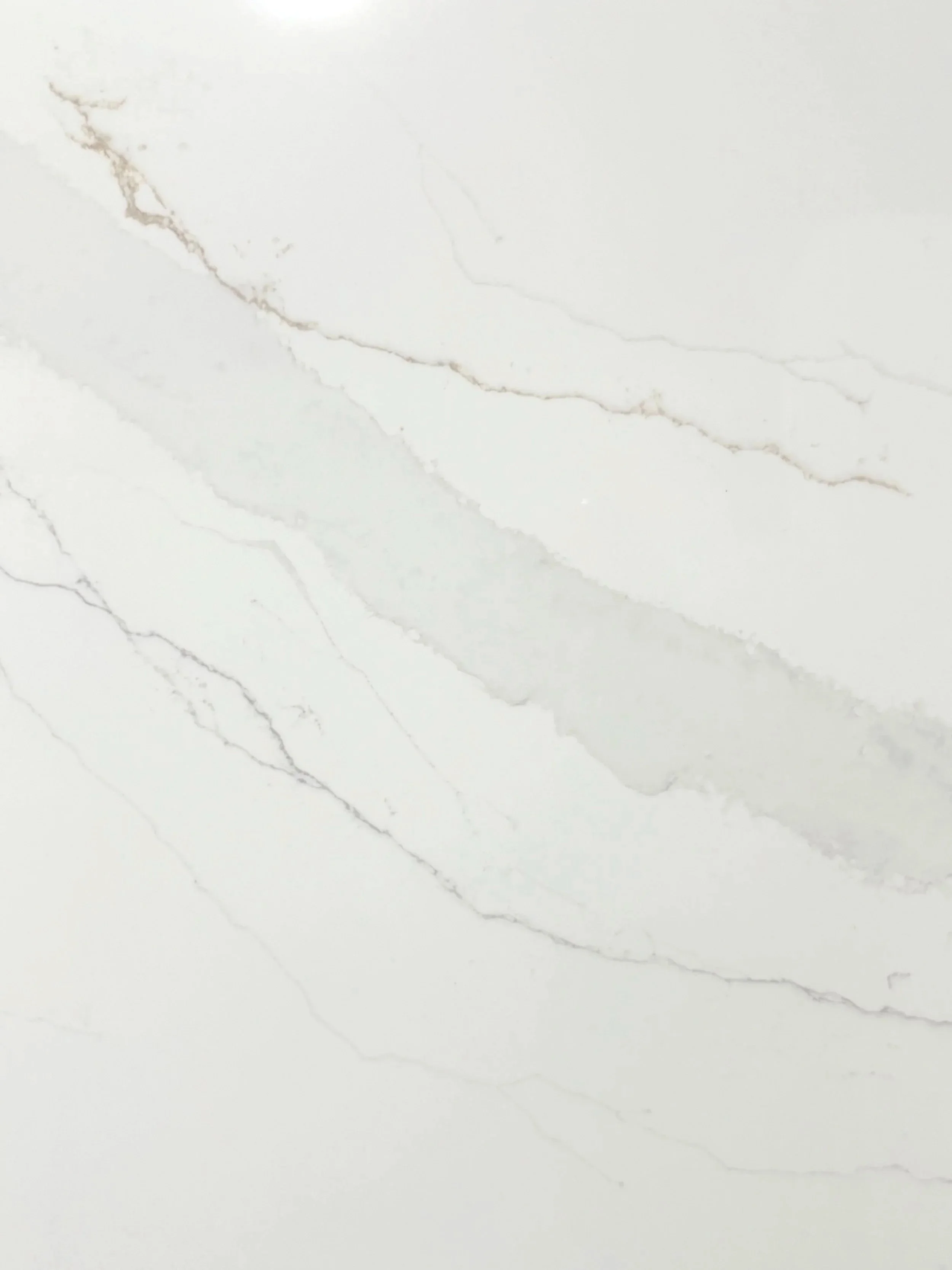 SPLENDOR: Primary Color(s): White, Gold, Gray | Available Finishes: Polished | Variations: Low | Manufacturer: LX Hausys