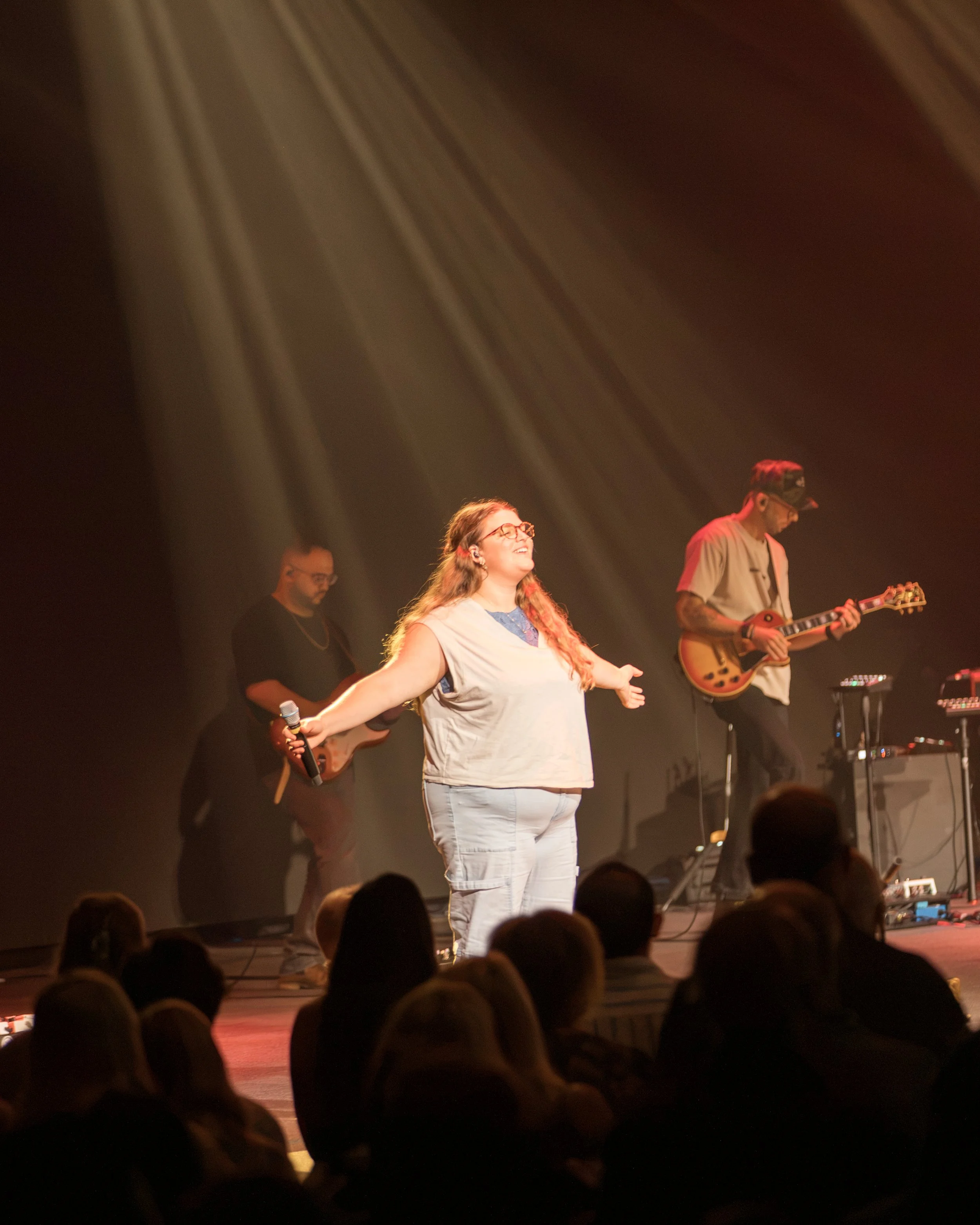 20260920_23_worship_ew.jpg