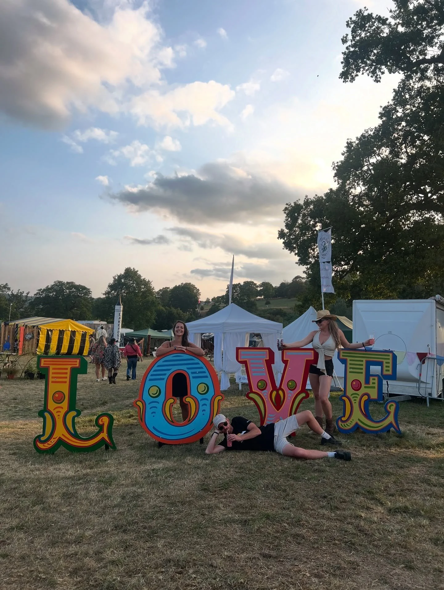 Dancing underneath the full moon at Lakefest in england, August 2025. When life gives us lemons, we make lemonade. Such a blessing to see my sista @goodjujujojo that I met in Sri Lanka nearly 3 years ago and our very own liability @rackers684, gold s