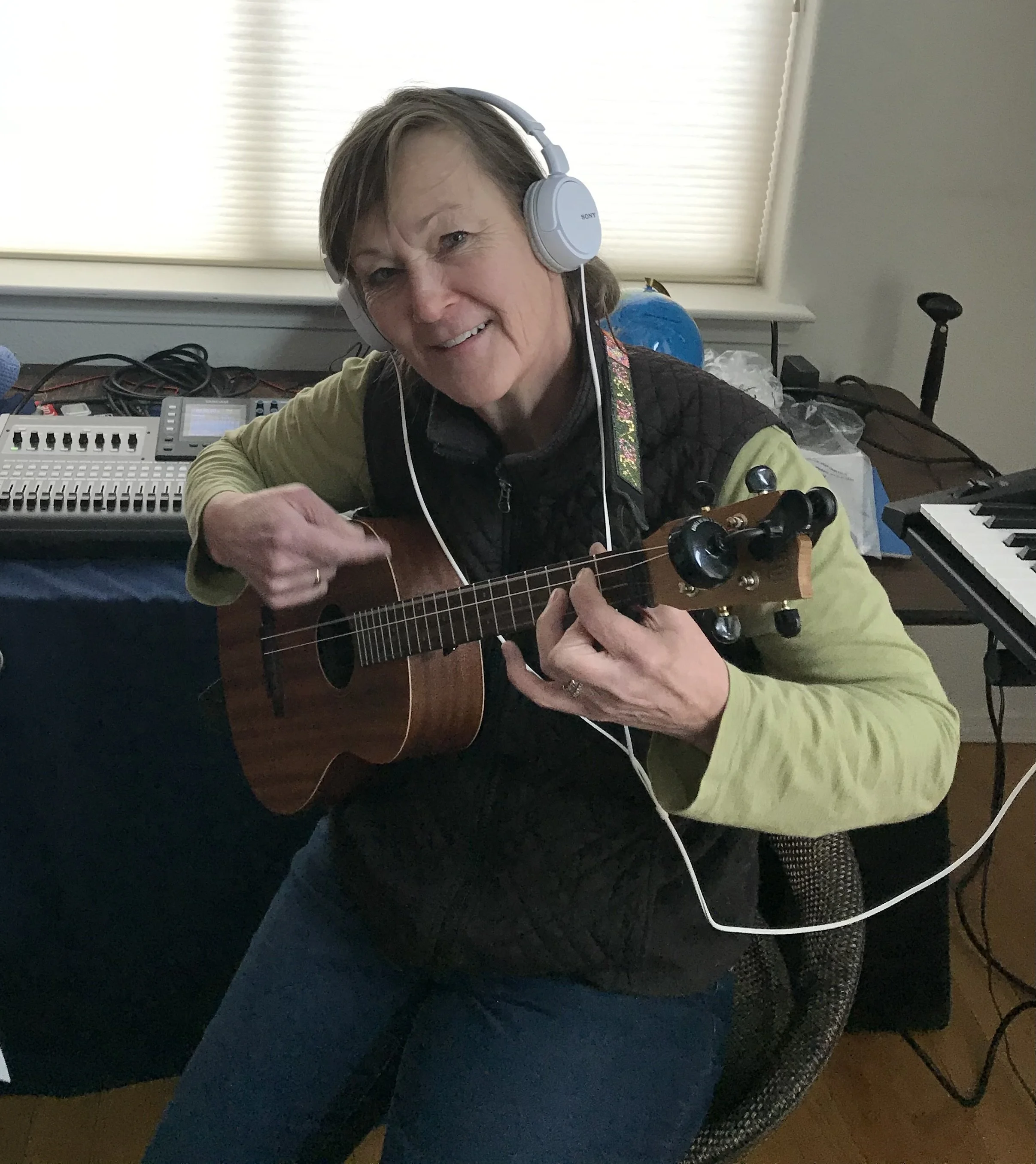 Briggs Geister playing ukelele