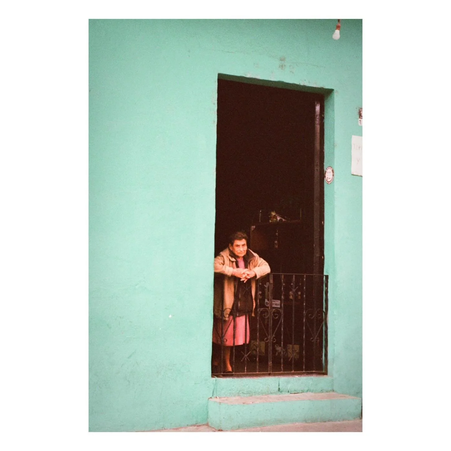 Un carretito de mi tranquila tarde en Xico, al terminar el rodaje de No Tengo Miedo. 

🎞️ @fujifilmmx | rev &amp; scan by @studioargentique 

#35mmdiary
#photoargentique 
#veracruz
#grainisgood