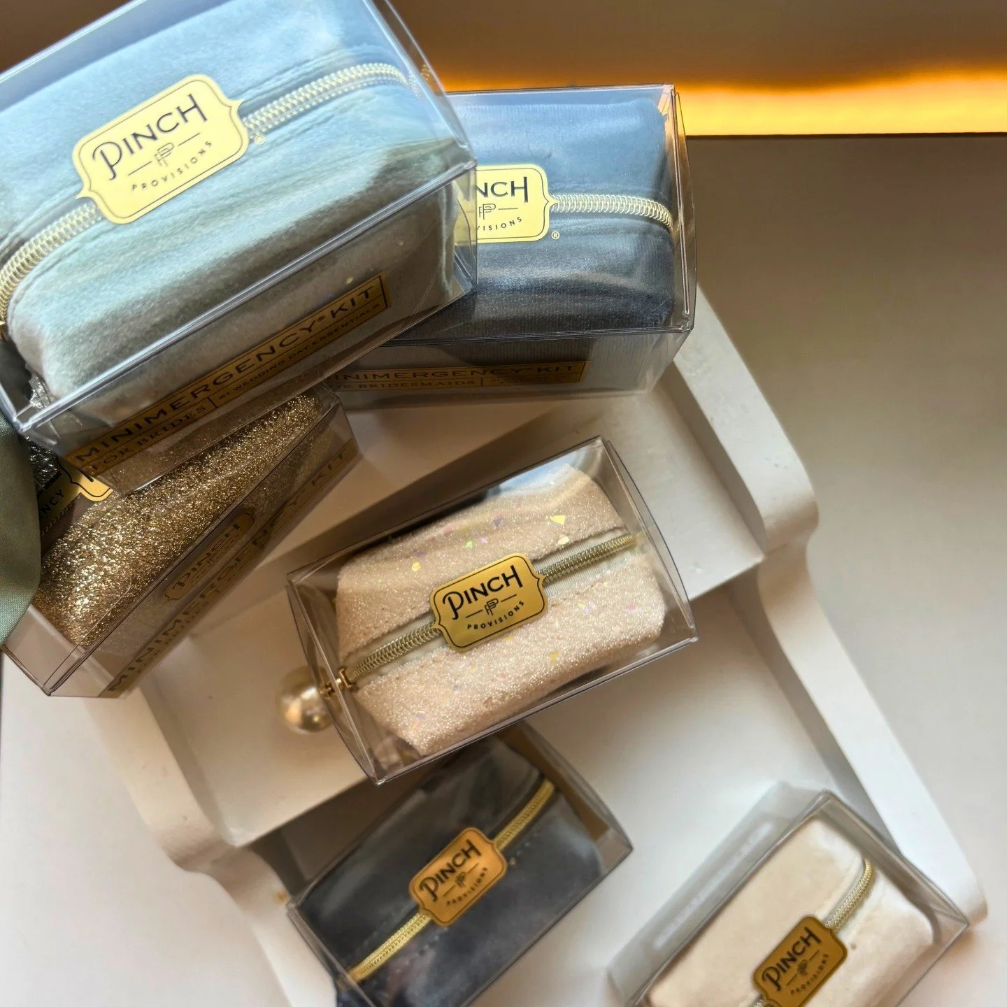 Come check out some of our gift and jewelry display for March! We have lots of lovely floral jewelry for spring weddings and events. If any of these spark your interest, pop by the studio and take a look!🍀