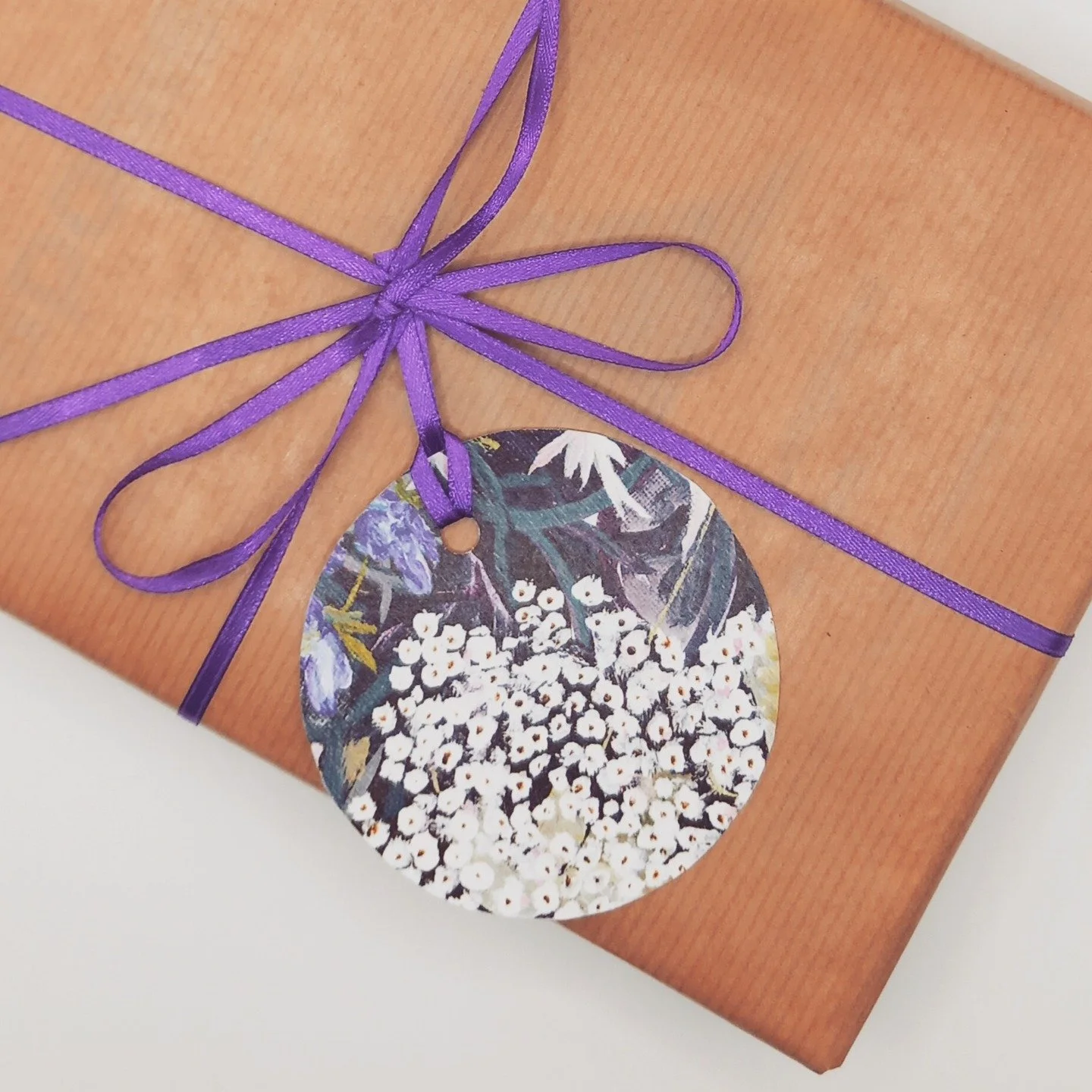 Forgot a gift tag? 😬
Need something to go with that book? 📚

My printable bookmarks &amp; gift tags are here to save the day 🦸&zwj;♀️
Download ➡️ print ➡️ snip ✂️ ➡️ ta-da 🎁

Instant downloads at abimacbeth.art 💌