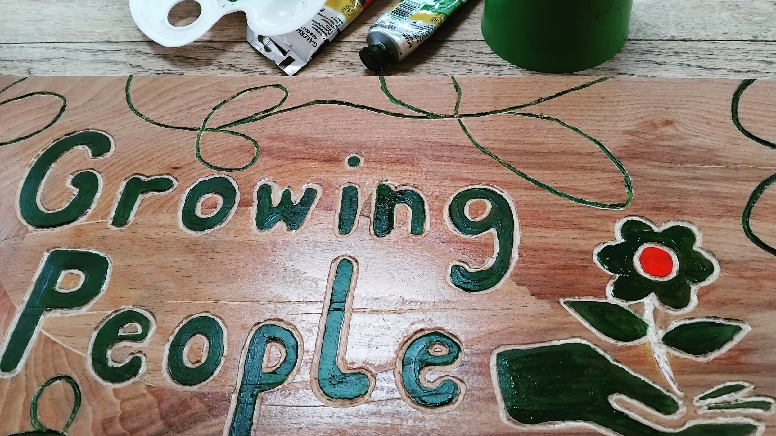 A bit of sign painting for Growing People, a fantastic therapeutic gardening project in Letchworth.
If you like gardening and making stuff with wood, they're always looking for volunteers. 

@growing_people_herts
@hertfordshiremind