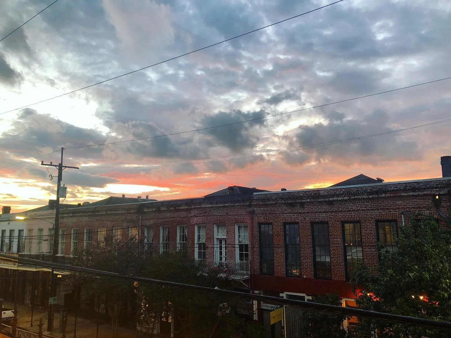 Perfect balcony views 🤩
.
.
.

#travel #neworleans #airbnb #luxury #apartment #magazinestreet #local #realestate #apartmentgoals #gardendistrict #weekend #vacation #vacationmode #boutiquehotel #historical #loft #design #wedding #destinationwedding #