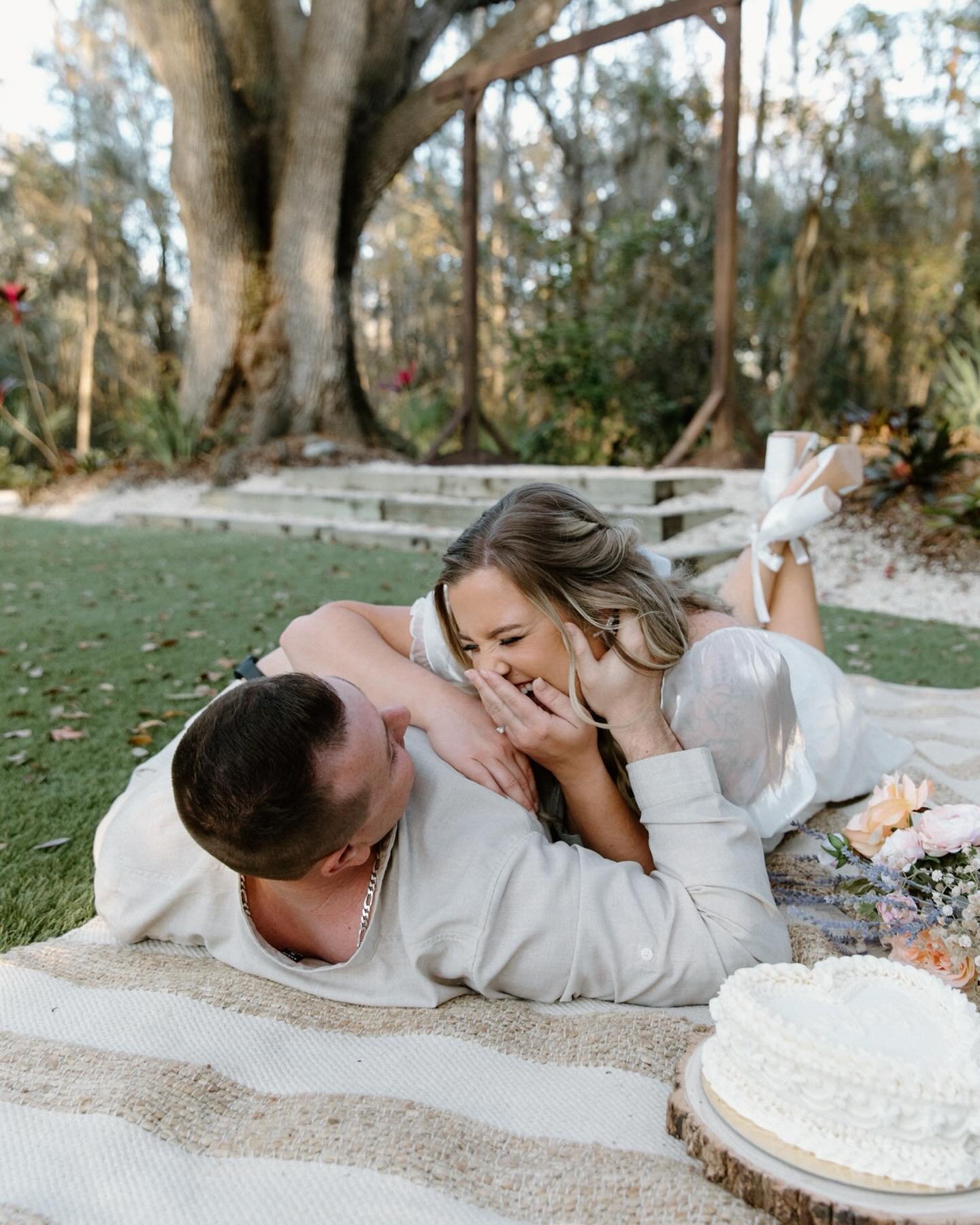 The cutest picnic for Kierstin &amp; Zach&rsquo;s engagements. 

Fun Fact: Zach is a childhood friend of mine &amp; we grew up racing dirtbikes together! 

#weddingphotographer #engagementphotographer #couplesphotographer #floridaweddingphotographer 