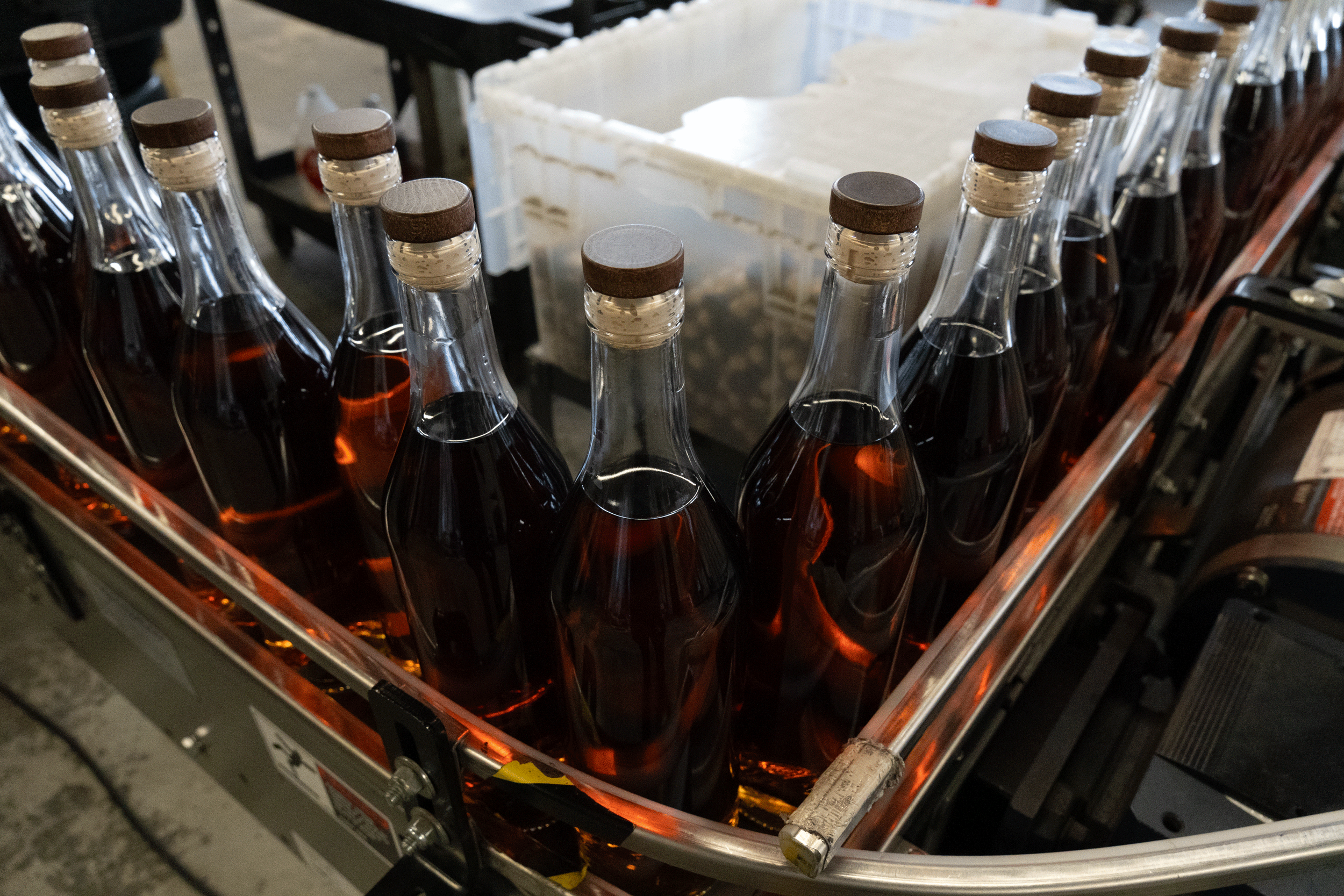 HurstKnoll_Bottling_3.png