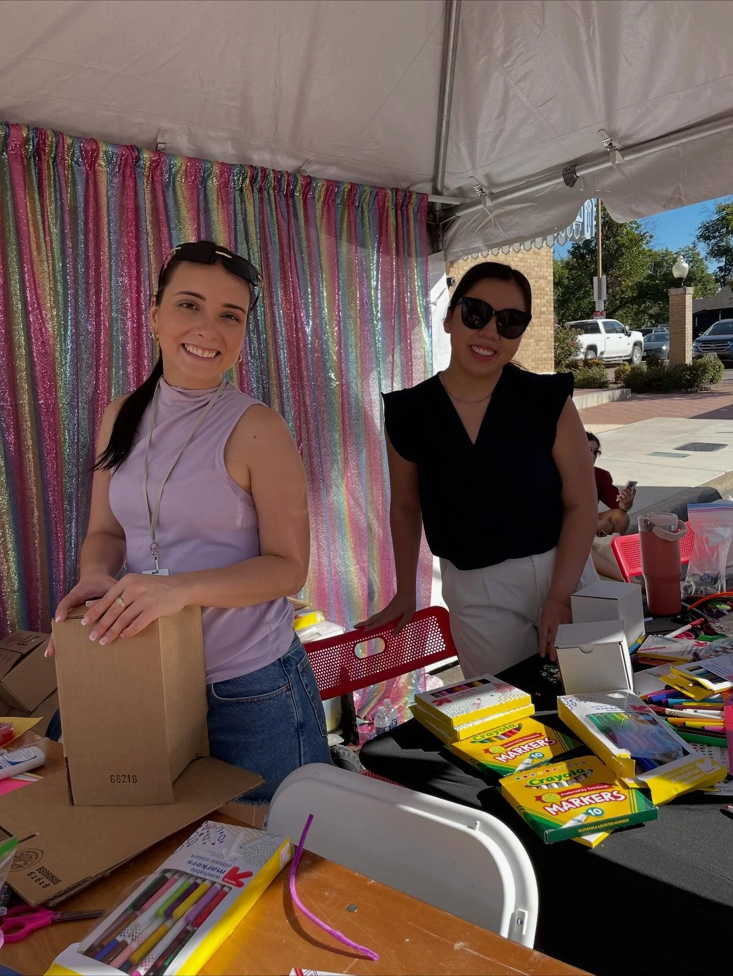 Were you the Fort Worth #ArtsGoggle last weekend? We had fun at our Box City tent organized by our k-12 Outreach Committee!

#boxcity #fortworth #familyfun