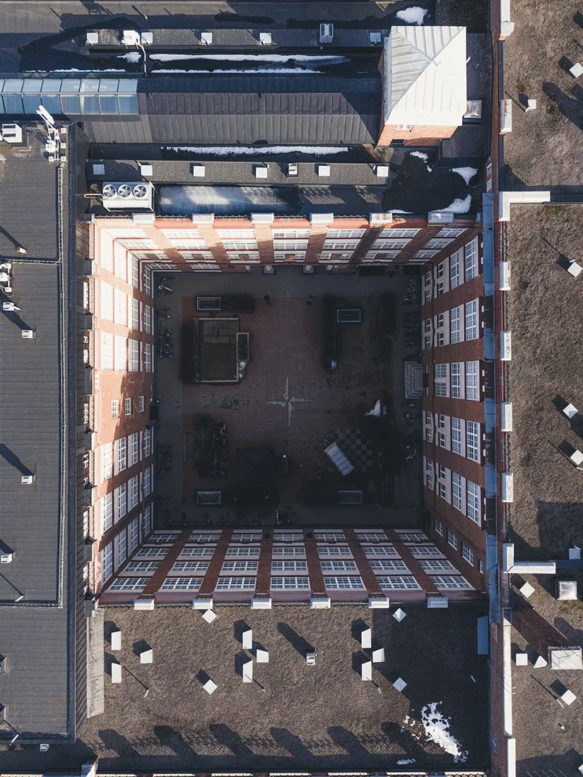 Valokuva Aaltosen kenkätehtaasta. Ylhäältä alas