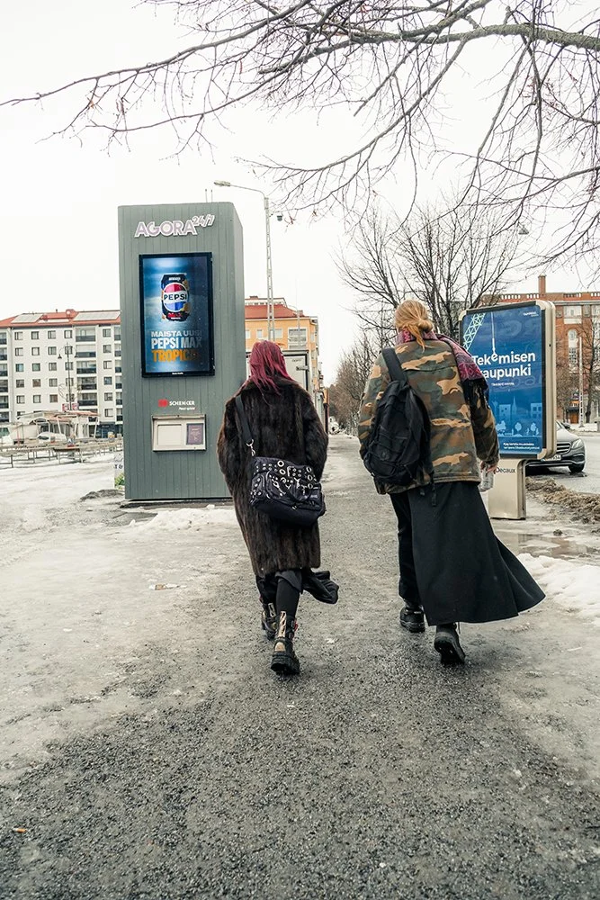 Ihmisiä Tammelantorilla