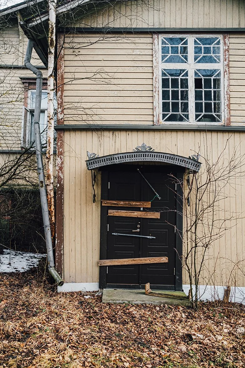 Valokuvia Järvensivulta. Hylätty talo