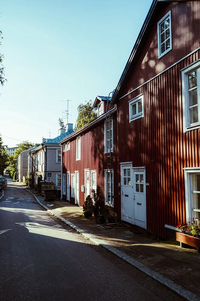 Puutaloja Tampereen Pispalassa. Punainen talo Pispankadulla