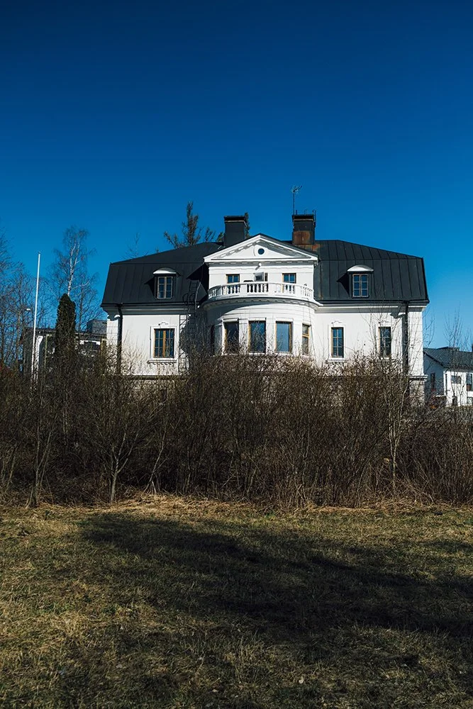 Kaunis rakennus Niemenrannassa