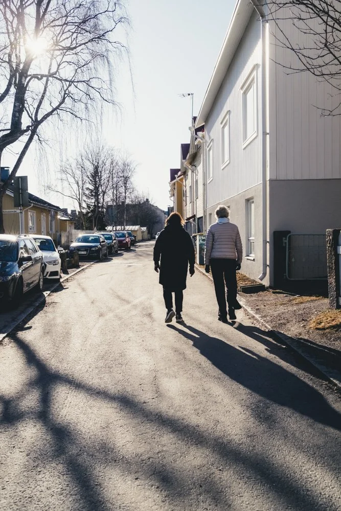Ihmisiä Pispalan Rinnekadulla