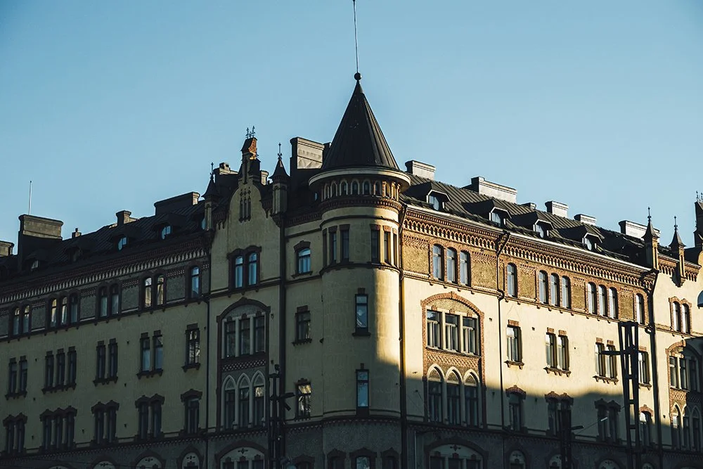Valokuvia Commercen Talosta joka sijaitsee keskustorilla.
