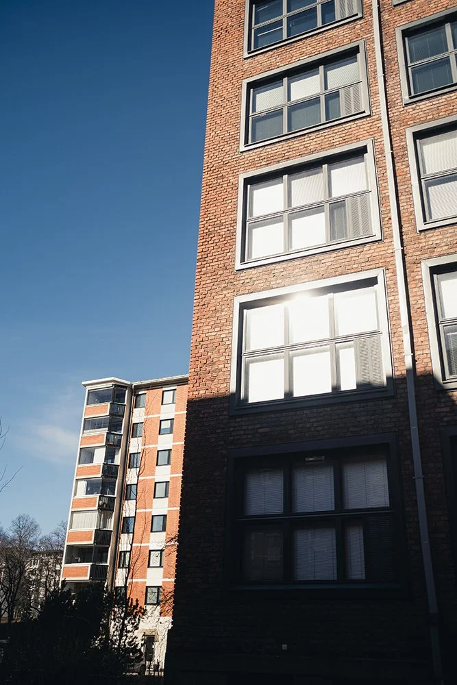 Valokuva Branderin kenkätehtaan ikkunoista