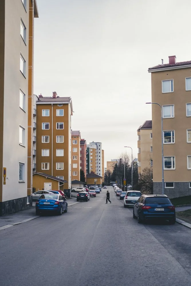 Ihmisiä Ilveskadulla