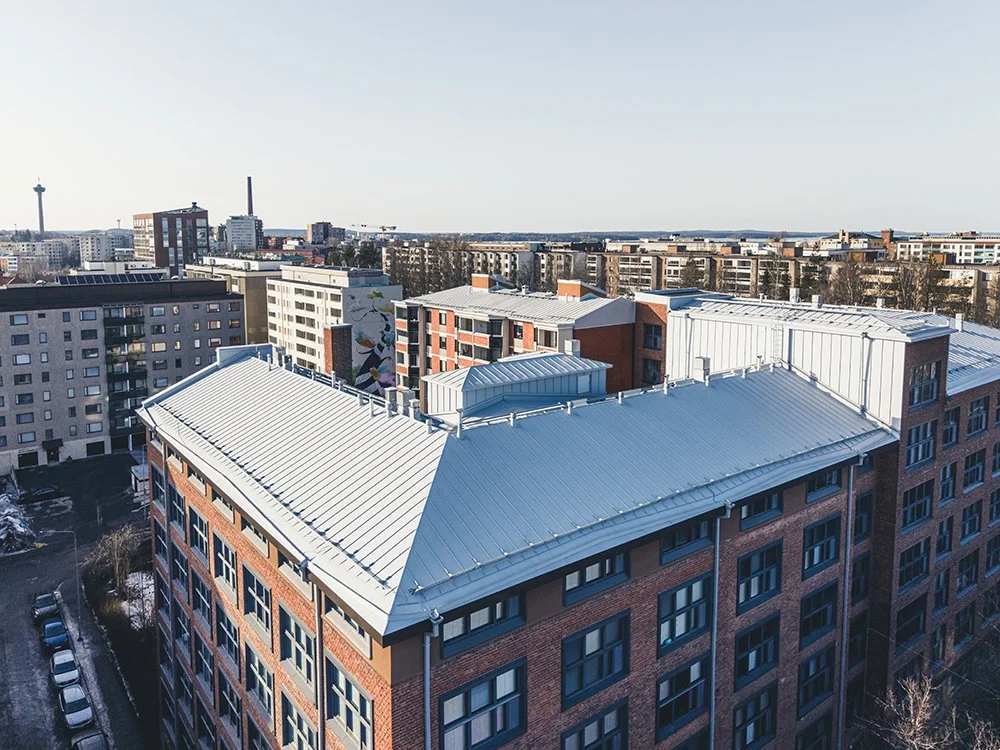 Dronekuva Branderin kenkätehtaasta