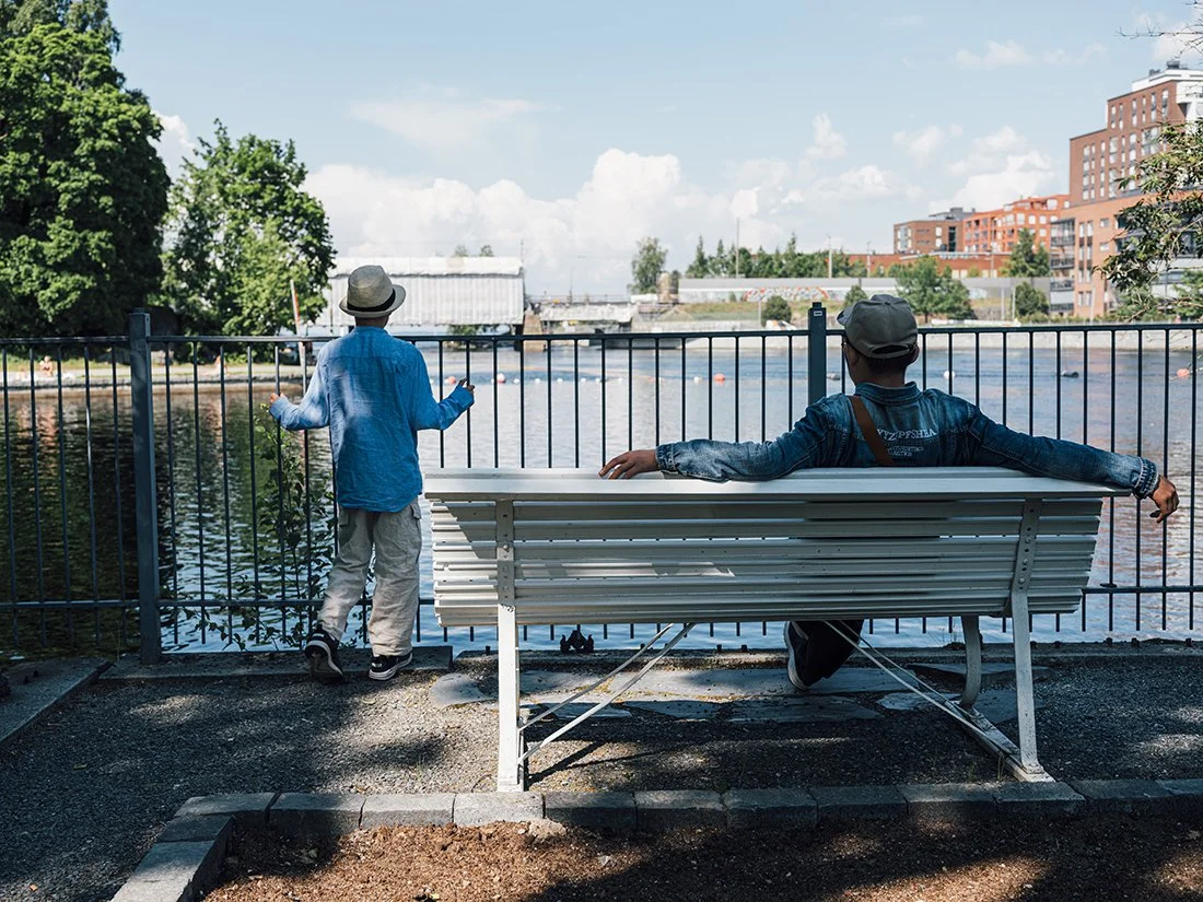 Isä ja poika kotkakalliolla Finlaysonilla