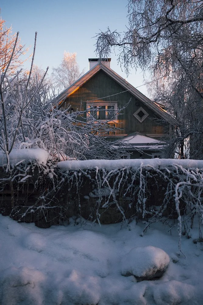 Puutalo Pispalassa. Valokuvia Talvesta Tampereella