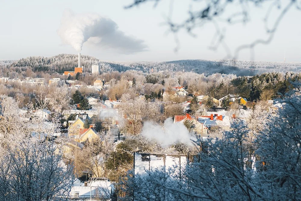 Maisema Hyhkyyn. Talvea Pispalanharjulla