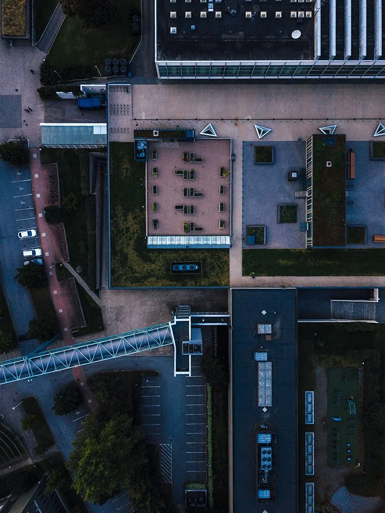 Valokuva Tampereen Yliopistosta. Valokuvia Kalevanharjun kaupunginosasta.