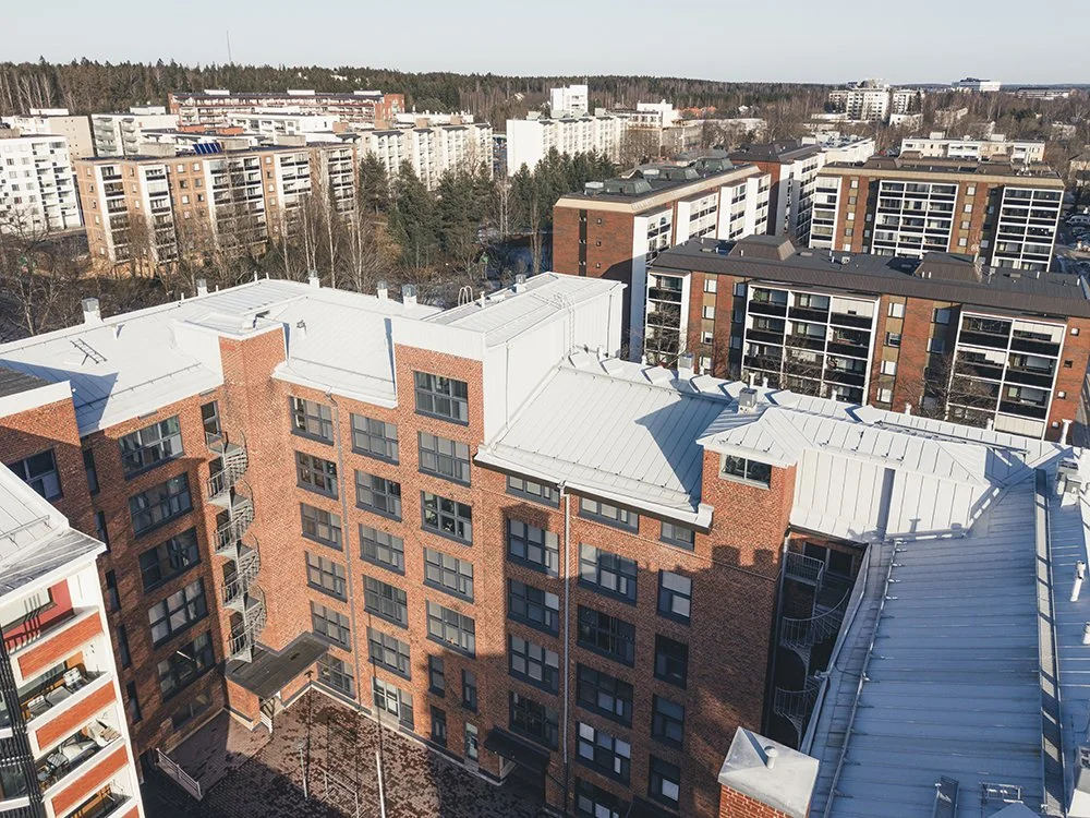 Dronekuva Branderin kenkätehtaasta