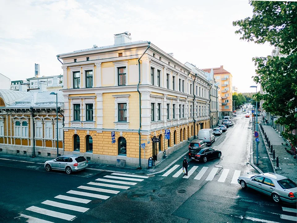 Kaunis rakennus Satamakadulla. Ilmakuvia Tampereelta