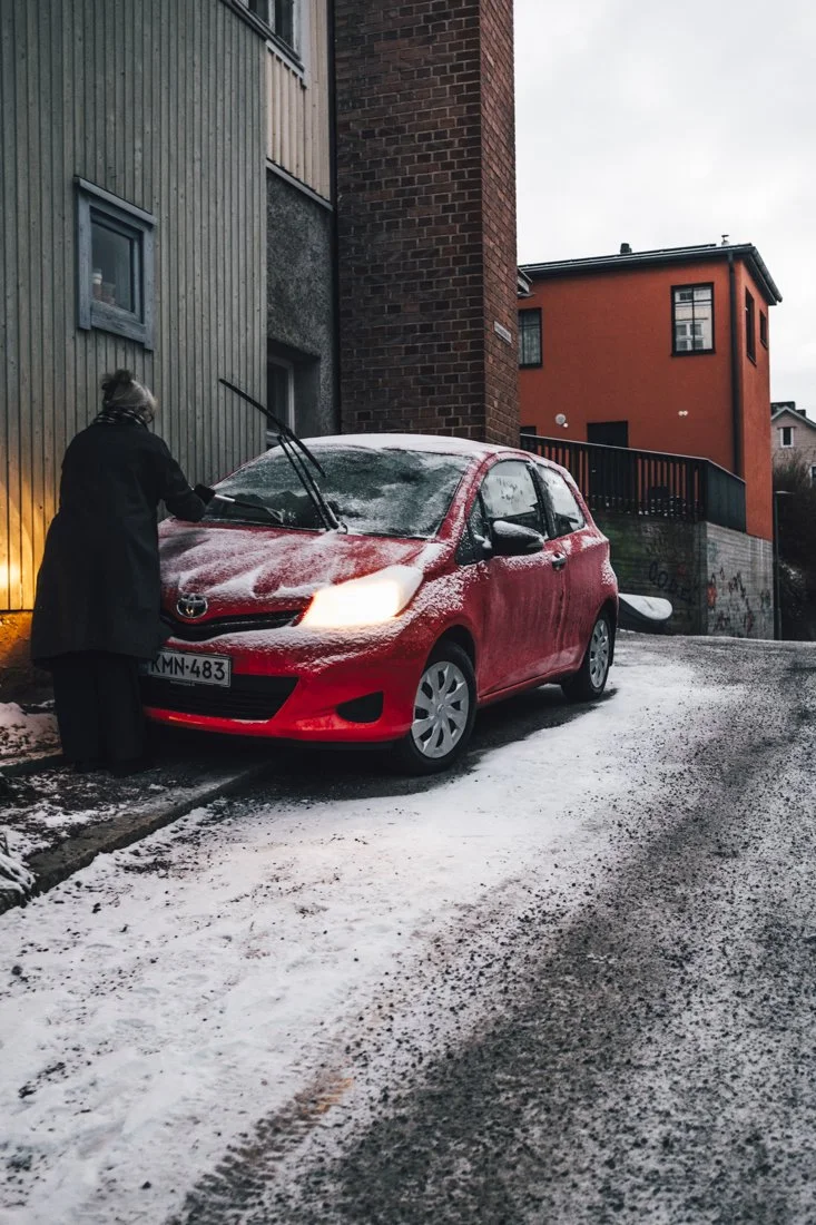 Nainen Provastinkadulla Pispalassa