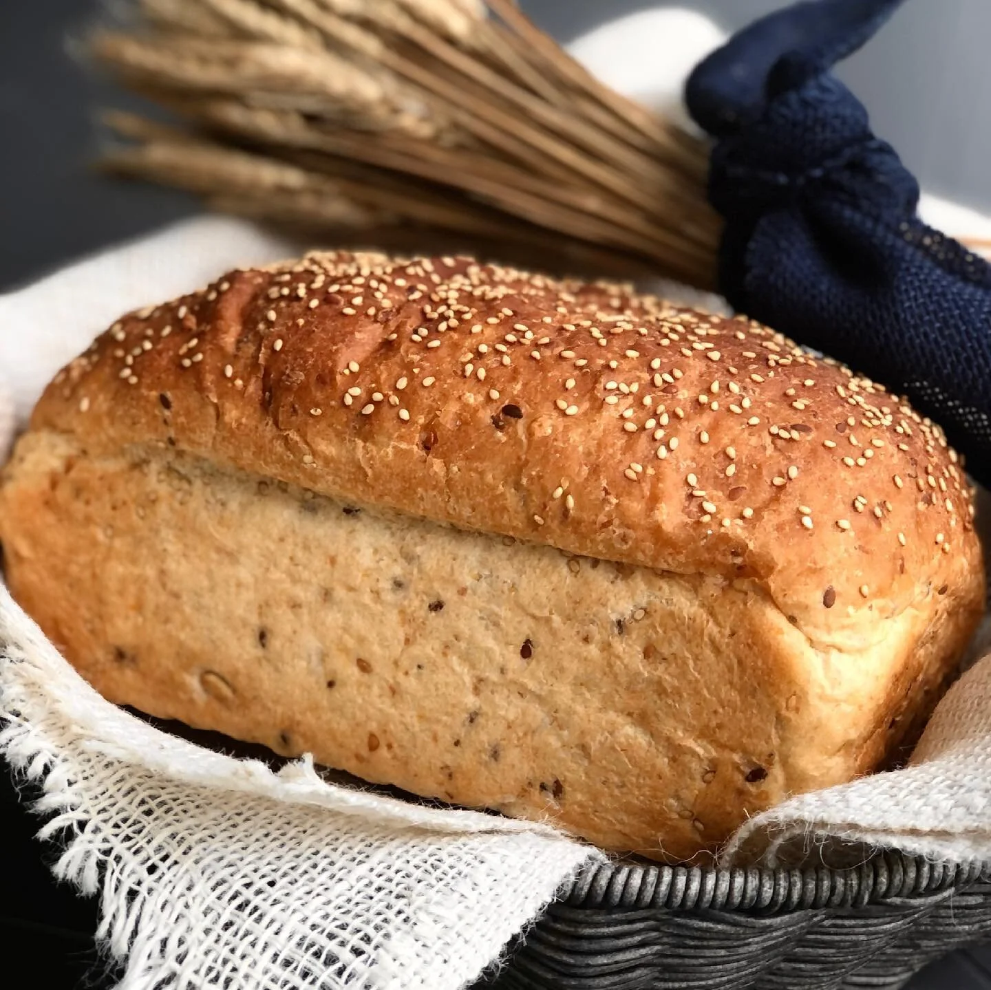 &ldquo;Multigrain Extraordinaire&rdquo; *featuring Organic White Whole Wheat Flour, Whole Flax seeds, Roasted Sesame seeds, Polenta, Oats, Pumpkin seeds. 
Sooo soft and fluffy but hearty too. #dontbuystorebought #crazygood 

#cottagebakery #miamibeac