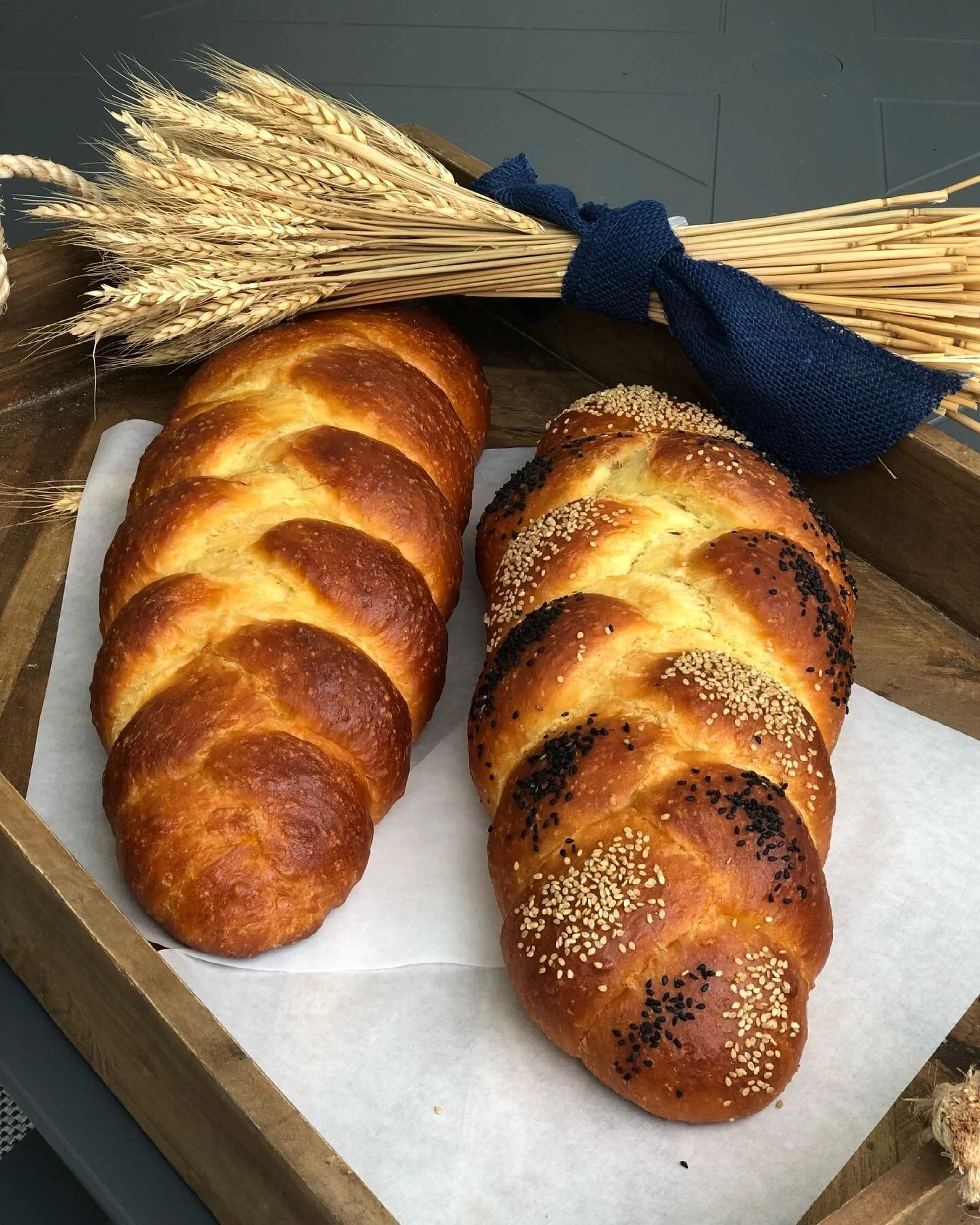 Classic kosher Challah. 
No butter or milk. 
#moretolearn 

#glutenfreebreadrecipe #challahbread #challah #sourdough #bakersofinstagram #bakersclub #miamibeach #miamibakery #cottagebakery