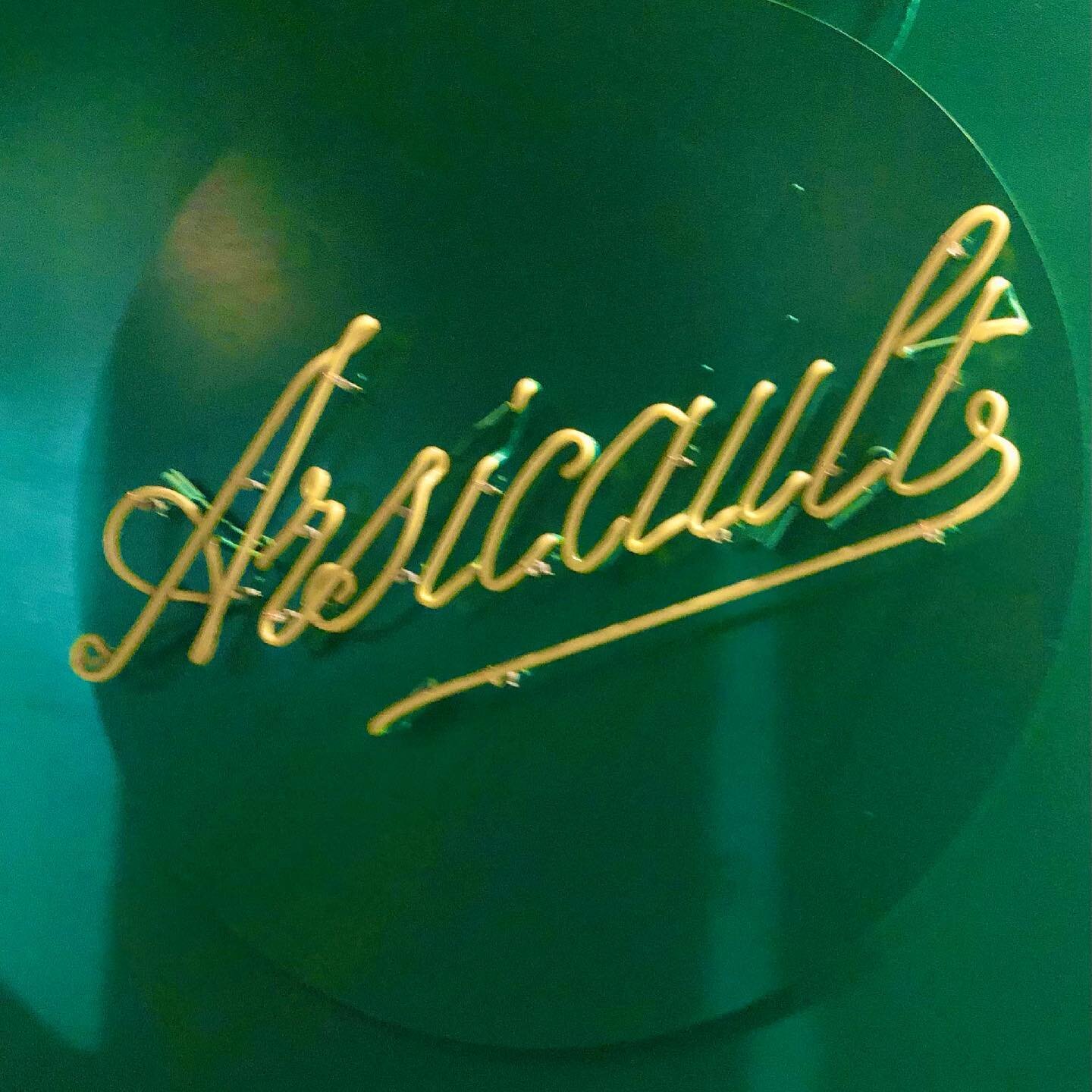 Apprentice Day @arsicault_bakery in SF. 
5am-3pm and loved it. Premiere baking all around me, beautiful and clean space, an expert master-of-pastry owner and a very cool BFF who can even make baguette de-gassing fun @soahhsu 

#lola 
#sanfrancisco sa