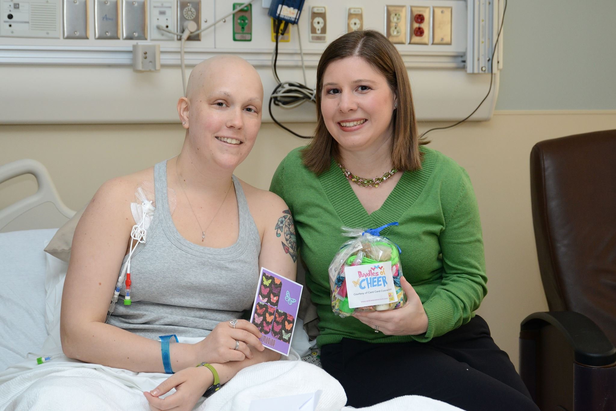 Aleeza pictured with hospital patient holding cards.