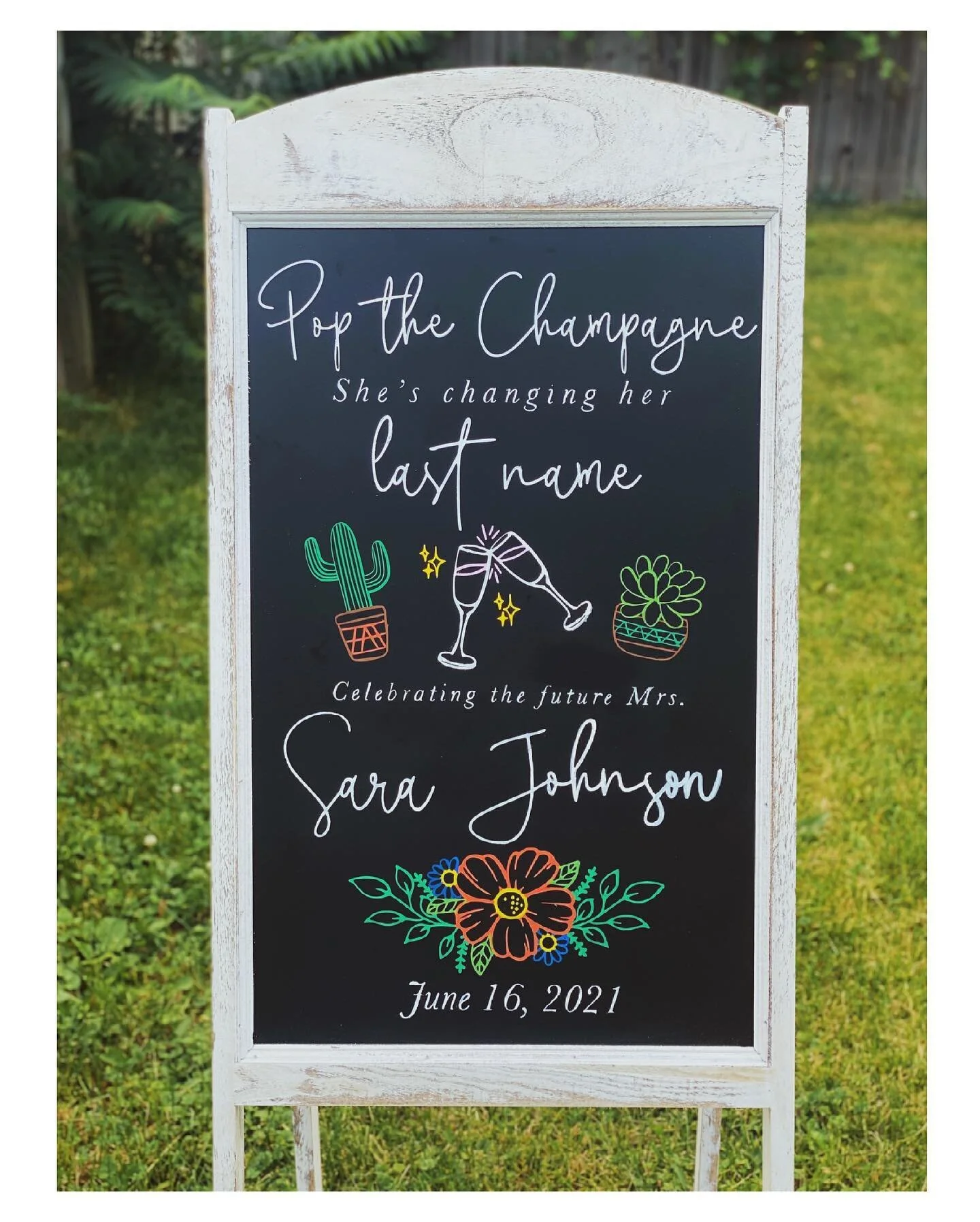 🍾 𝒑𝒐𝒑 𝒕𝒉𝒆 𝒄𝒉𝒂𝒎𝒑𝒂𝒈𝒏𝒆 𝒔𝒉𝒆&rsquo;𝒔 𝒄𝒉𝒂𝒏𝒈𝒊𝒏𝒈 𝒉𝒆𝒓 𝒍𝒂𝒔𝒕 𝒏𝒂𝒎𝒆🥂 
this was a fun bridal shower sign to create! the theme was brunch, ros&eacute;, succulents/cacti, leather, and lace (i didn&rsquo;t really capture the la