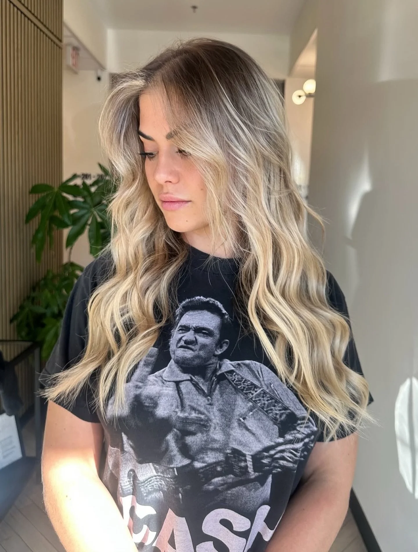 🔂 Repost: @letstalkhairlounge 🤌🏼✨

Extensions, color refresh, and that glow only Julia can create ✨ Captured in our lobby where the lighting hits just right. Find her in Suite 411 🤍 

Thinking about making a move? Your dream suite might just be w