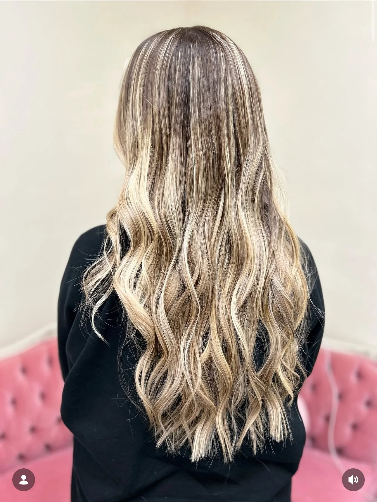 Her first color appointment, and she left looking like she&rsquo;s been a blonde her whole life. 🤩

🔂 Repost: @sarah_thehairwitch | Suite 408

#oceancountynjhairstylist #bricktownshipnj #blondegoals #hairinspo #virginhair