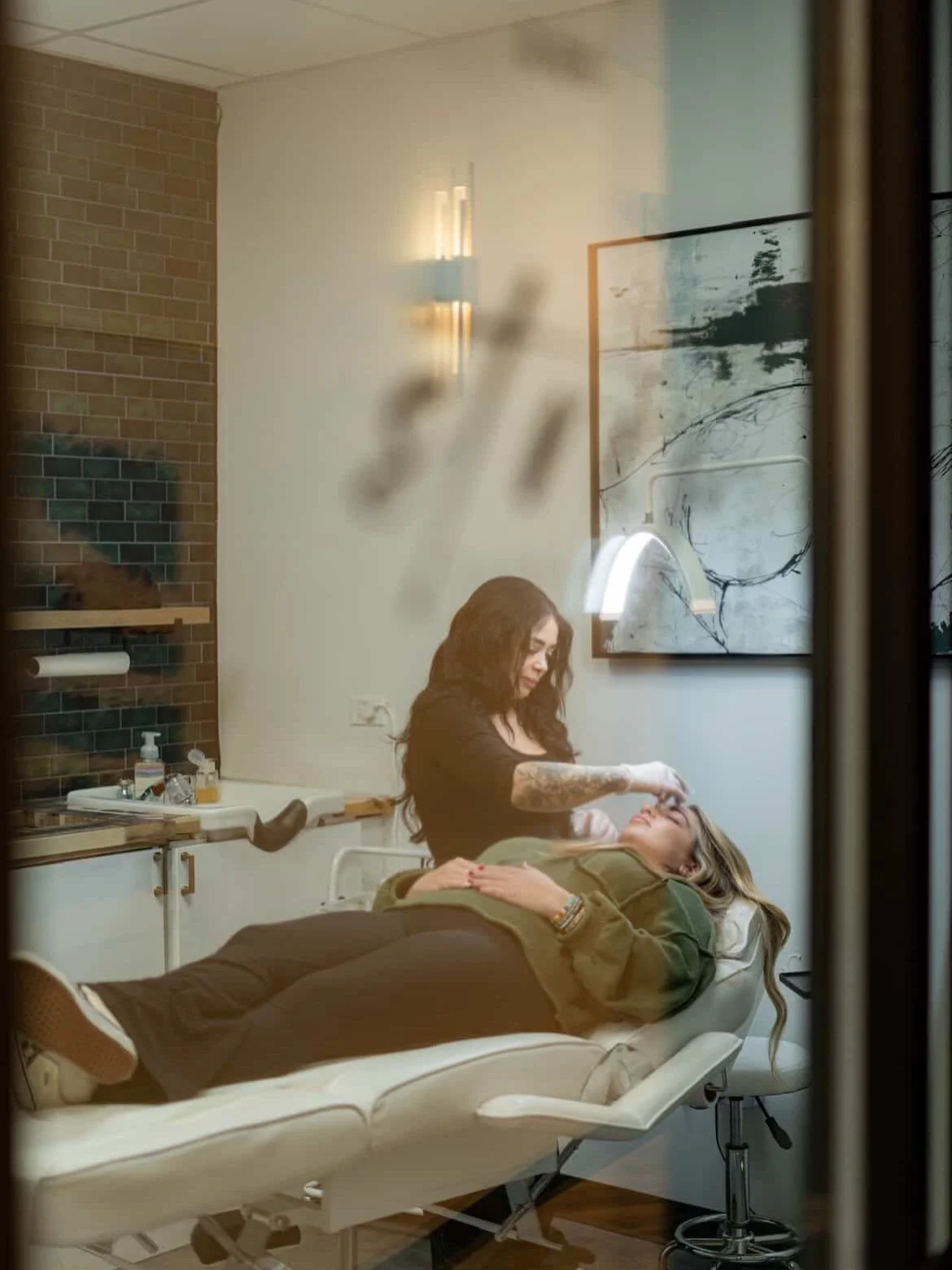 Inside Bre&rsquo;s studio 💚 @strip.nj 

Customization isn&rsquo;t a feature. It&rsquo;s ownership.

The foundation never changed, her brand was always clear.
What evolved was the refinement.

Over the years, this space has been edited, elevated, and