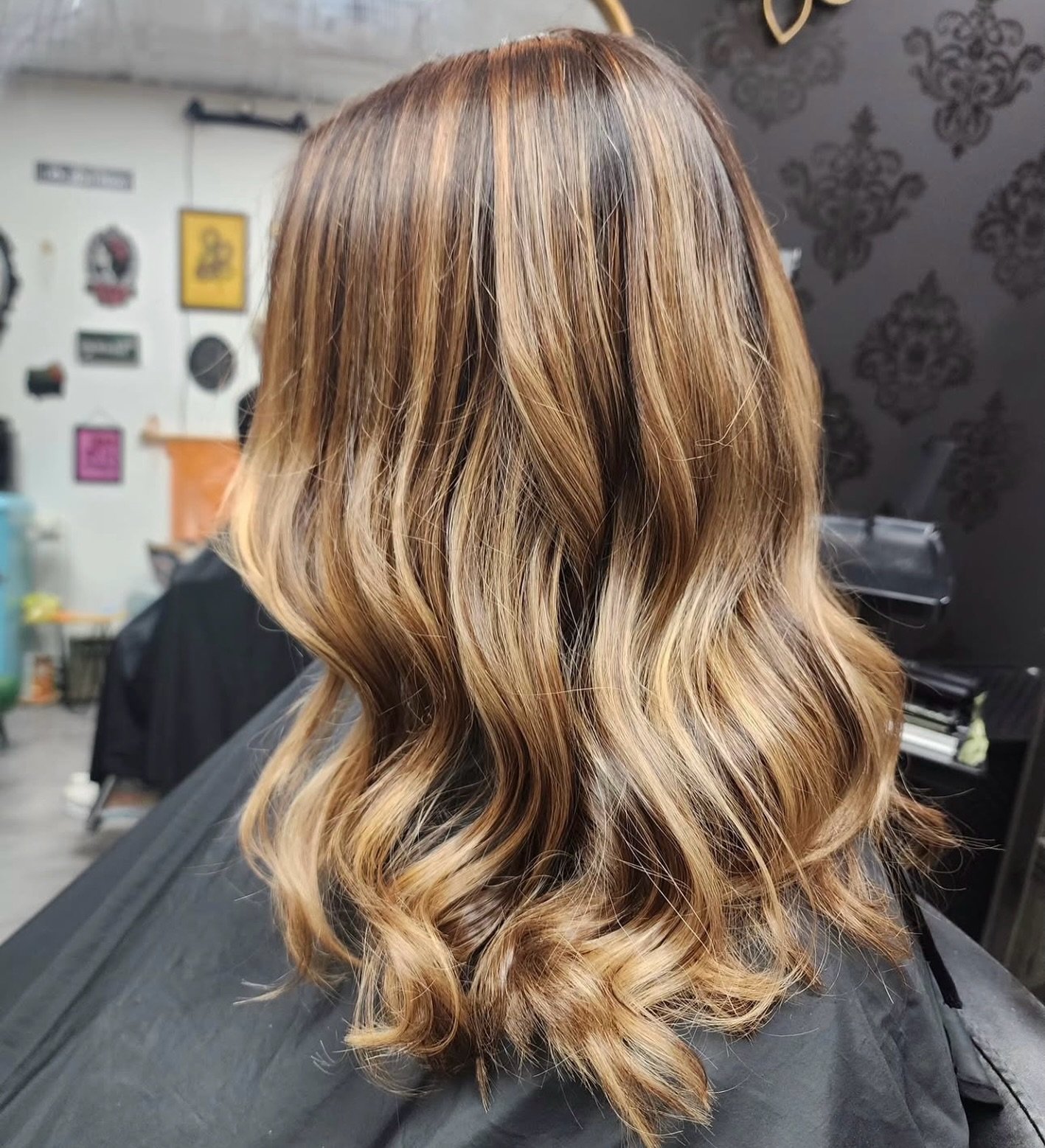 🔂 Repost: @revolutionhairnj 

Sun-kissed, seamless, and grown-out in the best way ☀️✨

Watching artists like Hollyann build their dream clientele in a space that feels calm, elevated, and fully theirs never gets old. It&rsquo;s such a reminder of wh