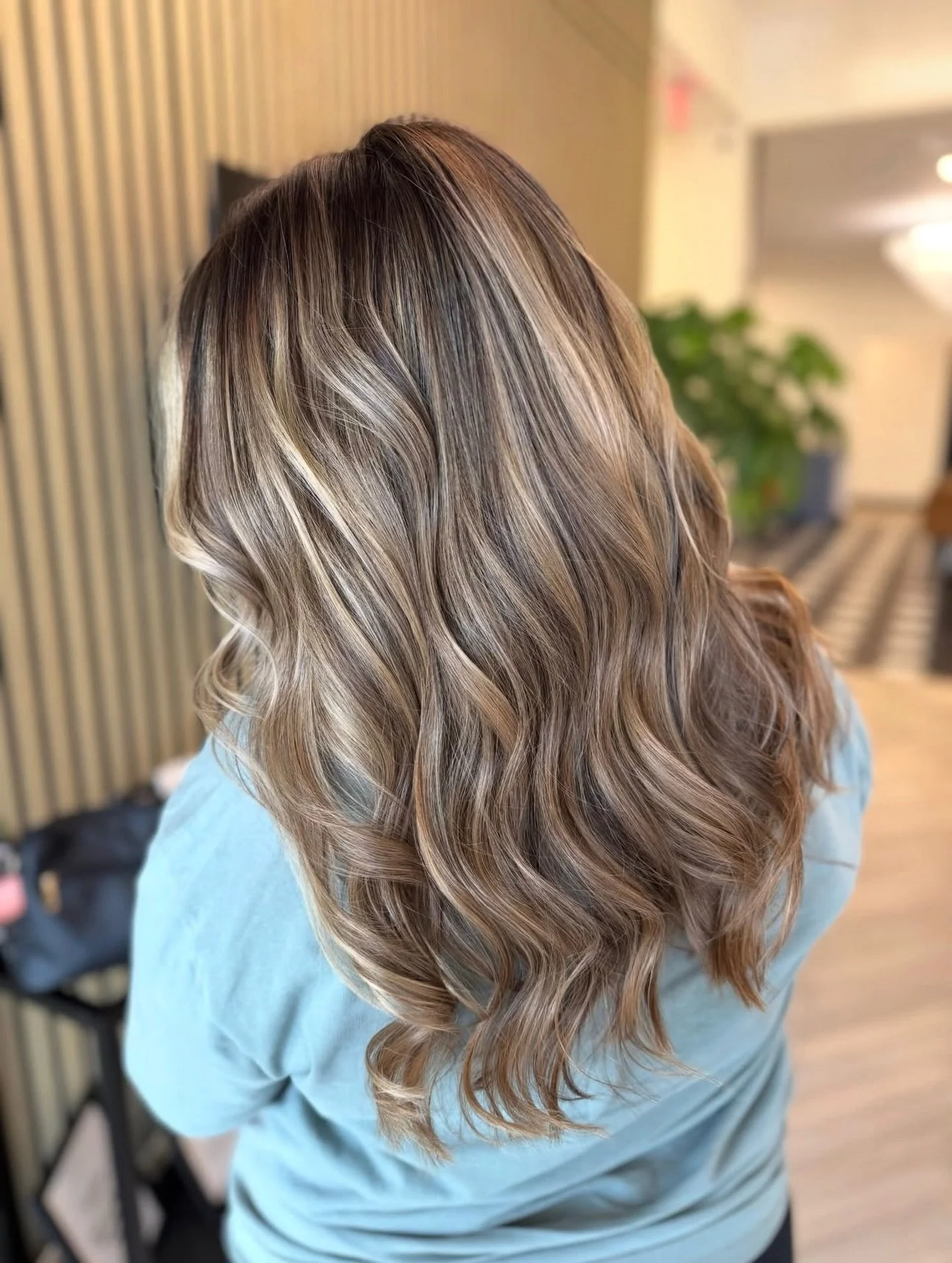Blonde goals unlocked ✨🤍

That effortless, &ldquo;I woke up like this&rdquo; kind of blonde doesn&rsquo;t happen by accident, it&rsquo;s all in the details. 👌🏼

Stacey, owner of @midnight_manenj is out here creating soft, lived-in blondes with all