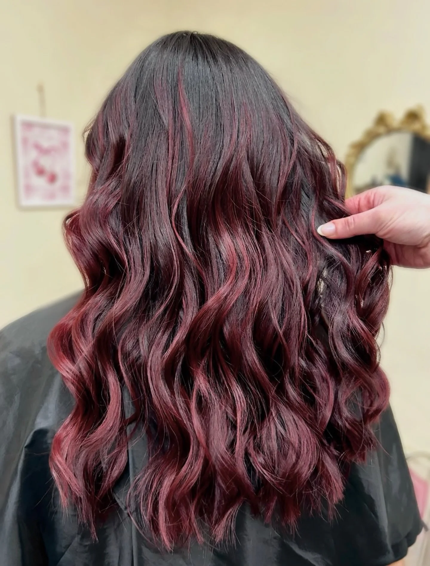 Cherry cola red 🍒🥤 rich, warm, glossy, and proof that Sarah&rsquo;s not just called Hair Magic for fun ✨

📍 @sarah_thehairwitch | Suite 408

#cherrycolared #redhair #hairmagic #hairtransformation #airesalonstudios