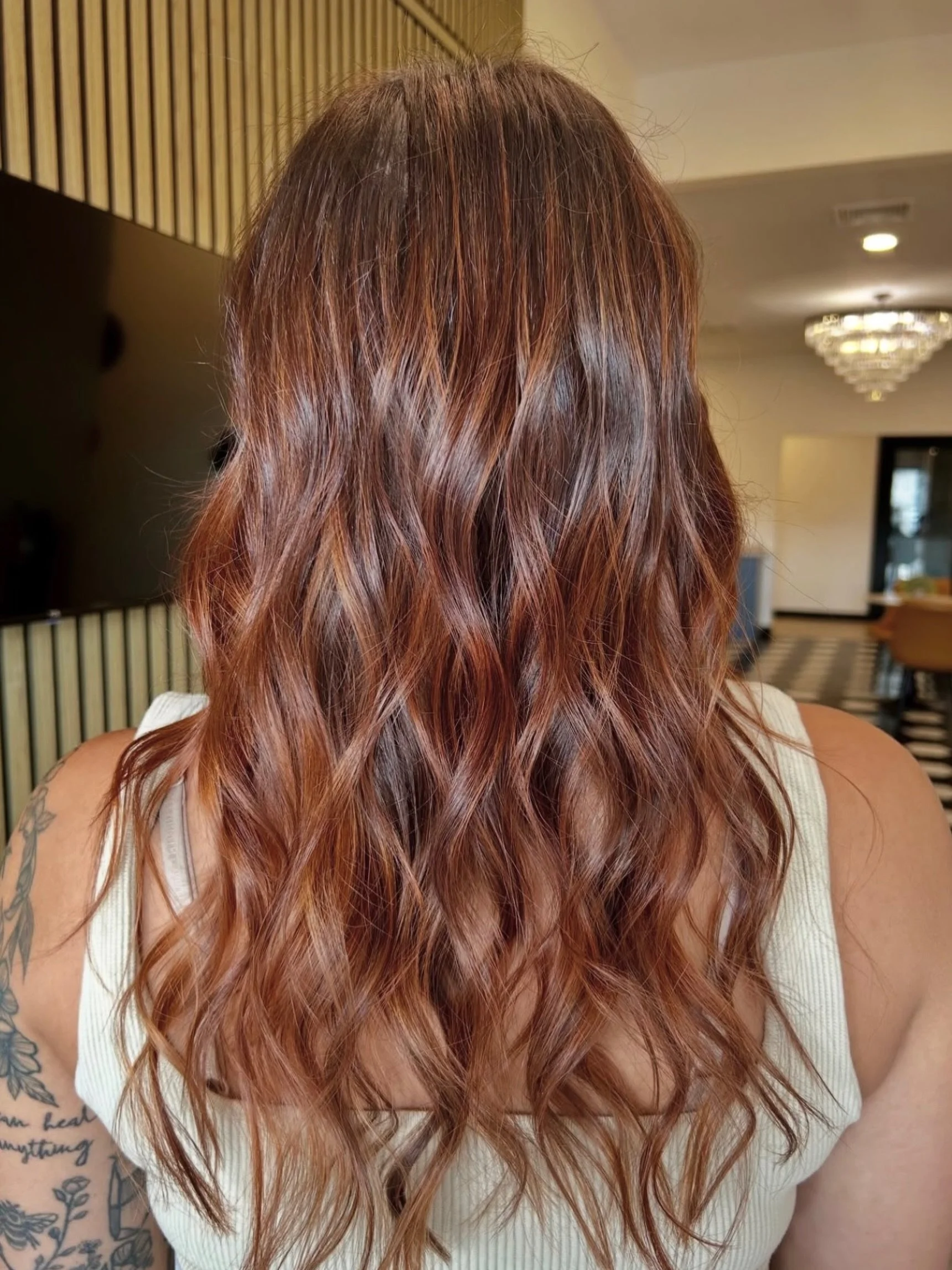 Fall hair is officially starting to make its way back into AIRE. 🍂

This cinnamon copper by Sarah is warm, dimensional and SO good for that first hint of fall without going full pumpkin spice just yet. 🤎

Find Sarah creating all the fall hair in Su