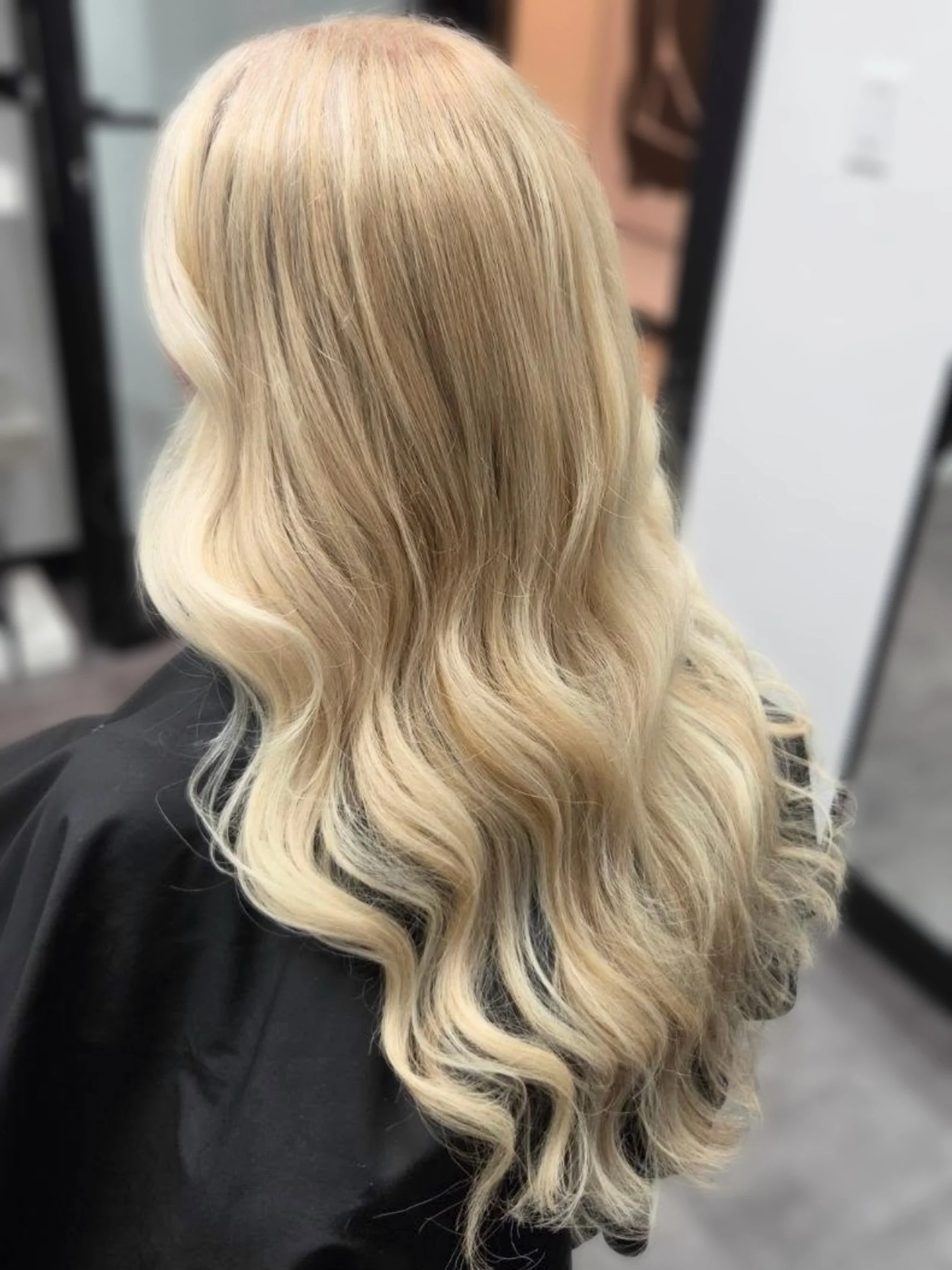 the blonde is BLONDINGGG 🤌🏼✨

Kristin absolutely nailed this buttery blonde. bright, creamy, dimensional&hellip; literally no notes.

if your camera roll is 90% blonde inspo rn, consider this your sign to go check out her page and give her a follow