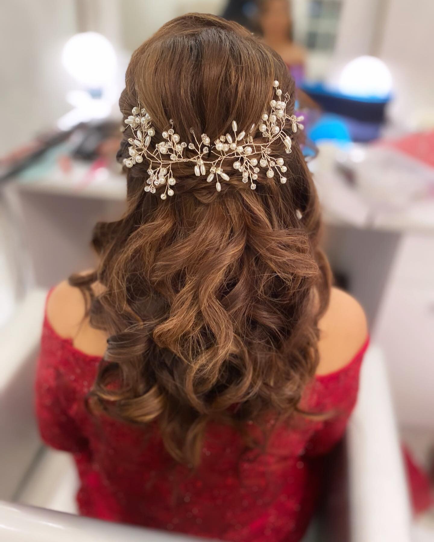 Half-up, Half-down bridesmaid hairstyle. 

One of the most frequently asked questions is where clients can get hair accessories? We recommend the following: 

▫️@clairesstores
▫️ @etsy 
▫️ @Amazon

All three vendors have a variety of hair accessories