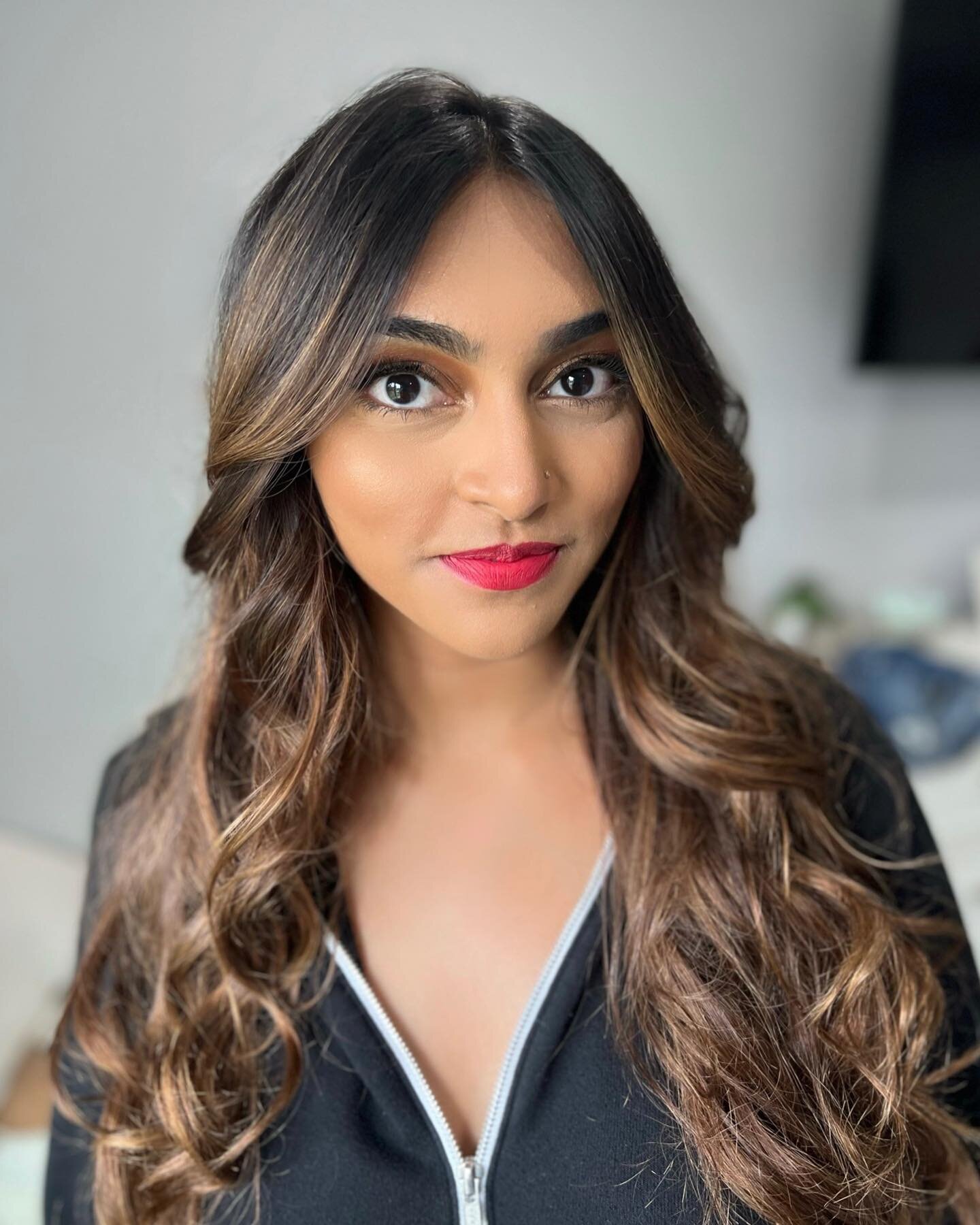 Mansi party glam. A red lip is classic 💋

While the @glamorousbyjuanita team specializes in bridal styling we customize looks for all occassions. Sweet 16s, prom, baby showers etc. We specialize in making women feel beautiful for life&rsquo;s bigges
