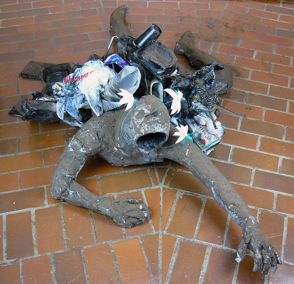 Plight of Industry II
duct tape, garbage, spray paint, and dirt,
15 x 76 x 100 inches,
2021
