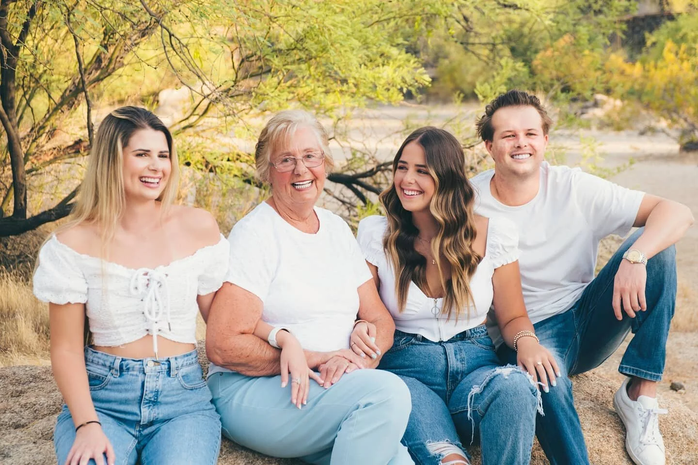 A quick behind the scenes shot with this beautiful family for a multigenerational portrait session! They were so much fun! Aren't they all just gorg in this light? 😍 

The lovely Connie at @cwlifephotography had me along for this session to help out